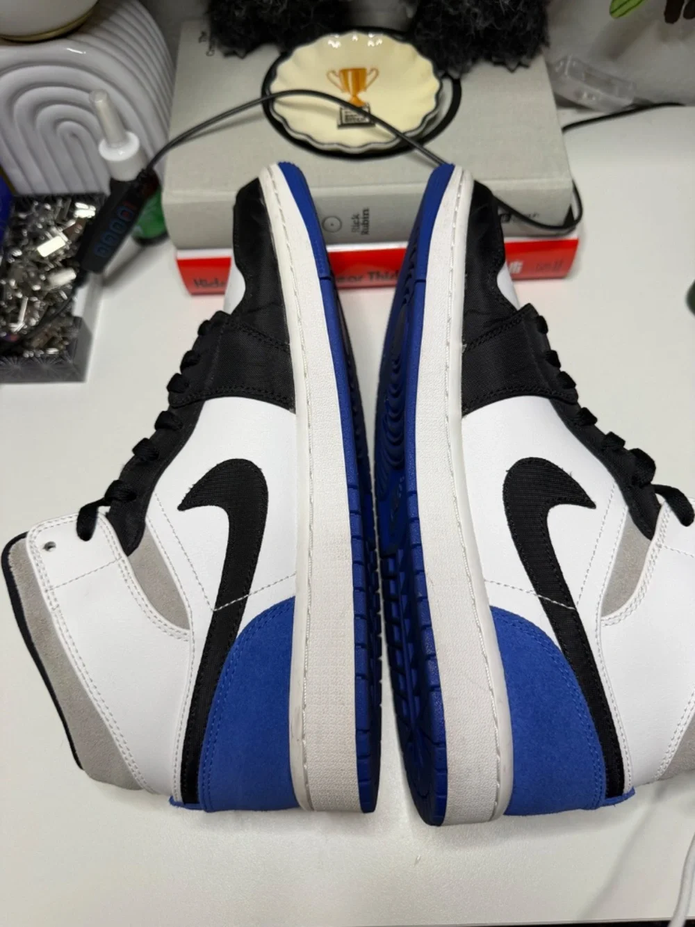 Nike Air Jordan 1 Mid Hyper Royal Black White Men’s 10 Sneakers w/ Box